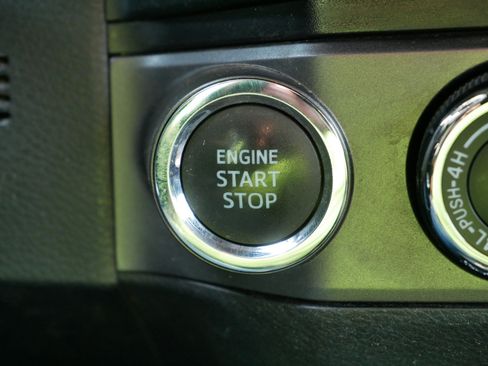 Used 2020 Toyota Tacoma TRD Off-Road AWD/4WD image 29