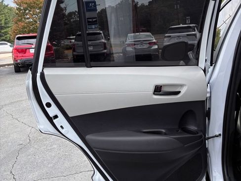 Used 2025 Toyota Corolla Cross L FWD image 25