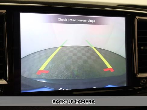 Used 2024 Chrysler Pacifica Touring-L FWD image 6
