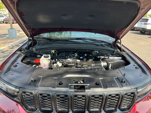 Used 2025 Jeep Grand Cherokee Altitude AWD/4WD image 21
