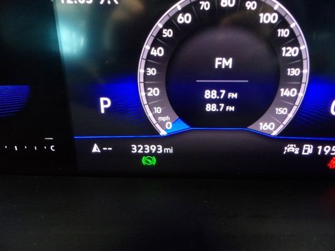 Used 2023 Volkswagen Taos SE w/ Panoramic Sunroof Package AWD/4WD image 31