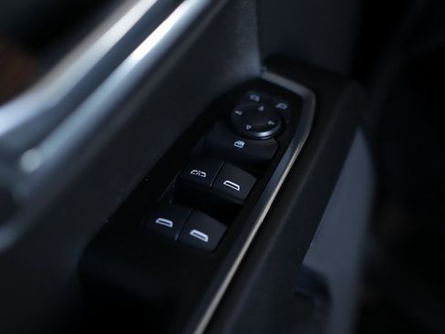 Used 2024 GMC Sierra 1500 Elevation image 25