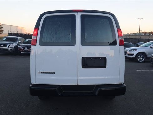 Used 2018 Chevrolet Express 2500 w/ Driver Convenience Package RWD image 3