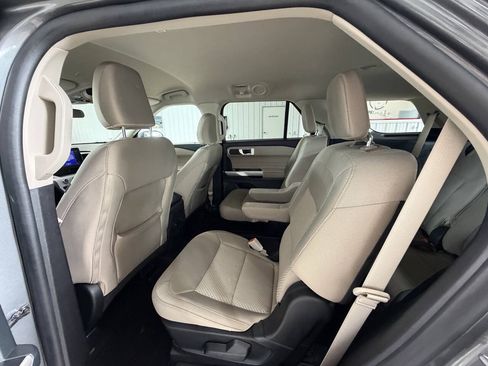 Used 2023 Ford Explorer XLT AWD/4WD image 22