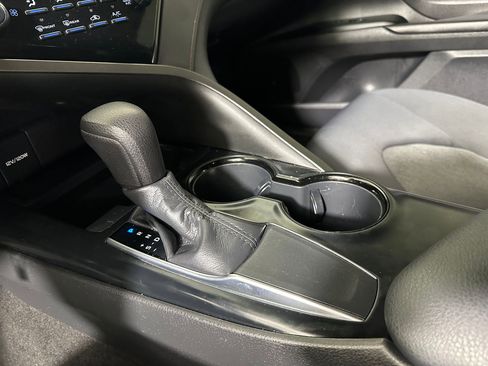 Used 2019 Toyota Camry L image 17