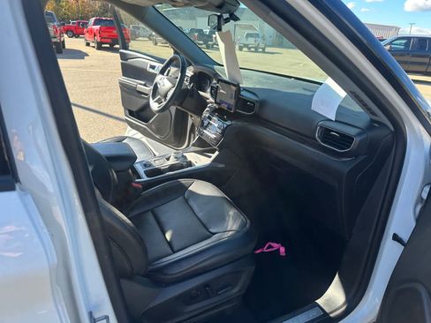 Certified 2022 Ford Explorer Limited w/ Class IV Trailer Tow Package image 17