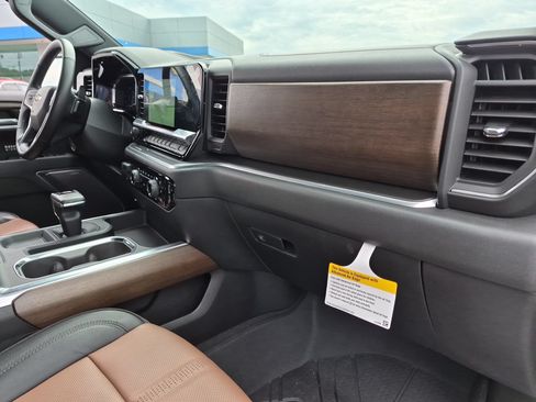 Used 2025 Chevrolet Silverado 1500 High Country AWD/4WD image 35