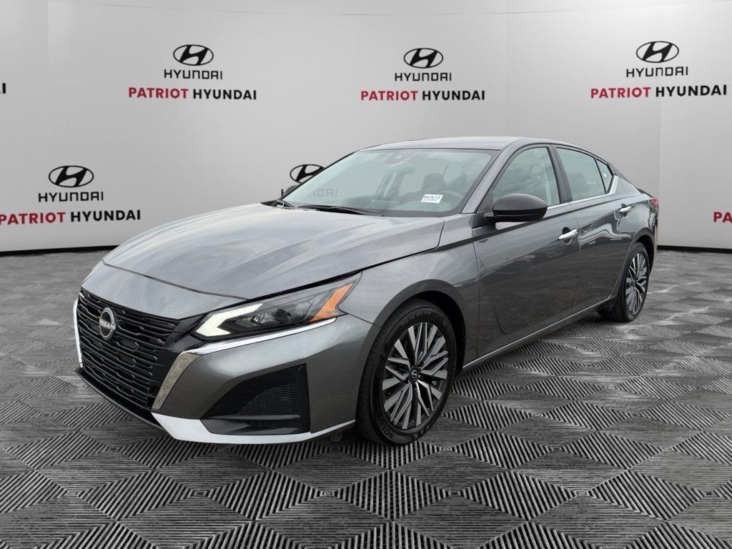 Used 2025 Nissan Altima 2.5 SV FWD image 7