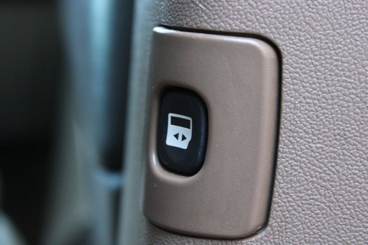 Used 2015 Chrysler Town & Country Touring-L w/ Driver Convenience Group FWD image 45