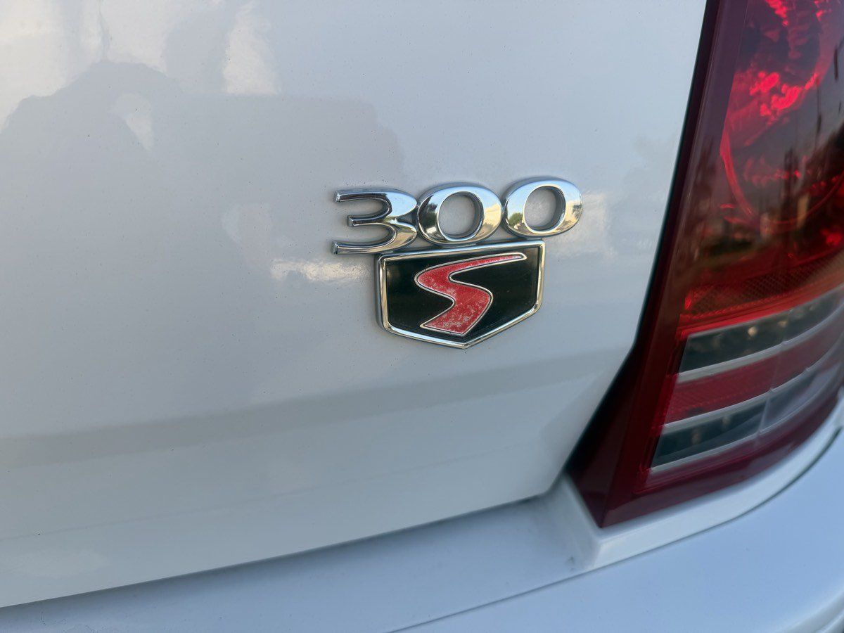 Used 2010 Chrysler 300 S RWD image 5
