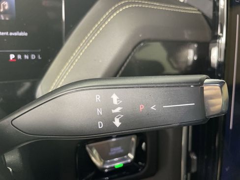 Used 2025 GMC Yukon Elevation image 15