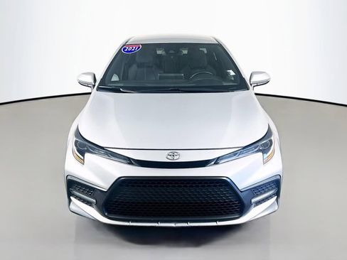 Used 2021 Toyota Corolla SE FWD image 3