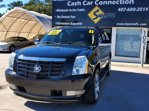Used 2011 Cadillac Escalade 2WD image 2