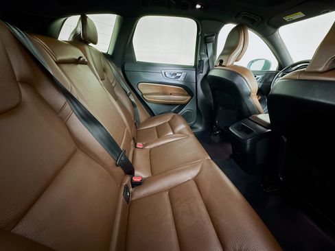 Used 2023 Volvo XC60 B5 Plus FWD image 25