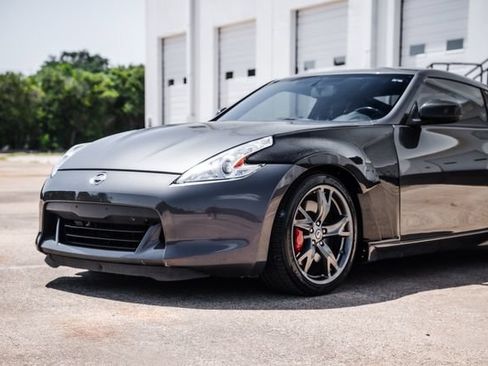 Used 2010 Nissan 370Z Touring w/ Sport Pkg RWD image 38