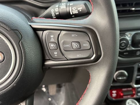 Used 2024 Jeep Wrangler Unlimited Rubicon AWD/4WD image 17