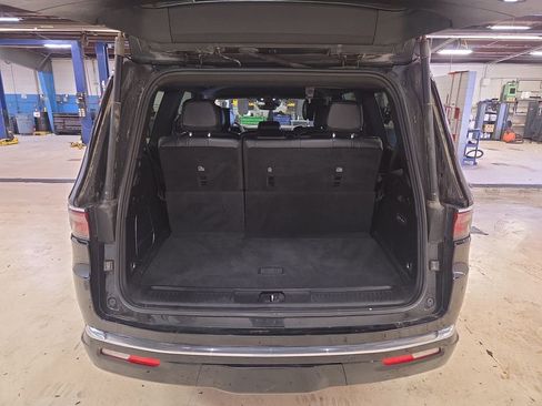 Used 2023 Jeep Wagoneer Series III w/ Preferred Equipment Group image 22