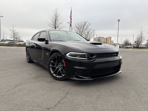 Used 2022 Dodge Charger Scat Pack w/ Plus Group image 2