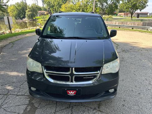 Used 2011 Dodge Grand Caravan Crew FWD image 3
