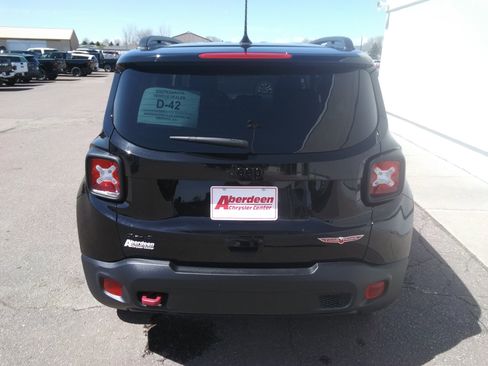 Used 2023 Jeep Renegade Trailhawk w/ Trailhawk Elite Group AWD/4WD image 6