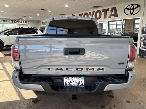 Used 2020 Toyota Tacoma TRD Sport w/ TRD Premium Sport Package AWD/4WD image 9