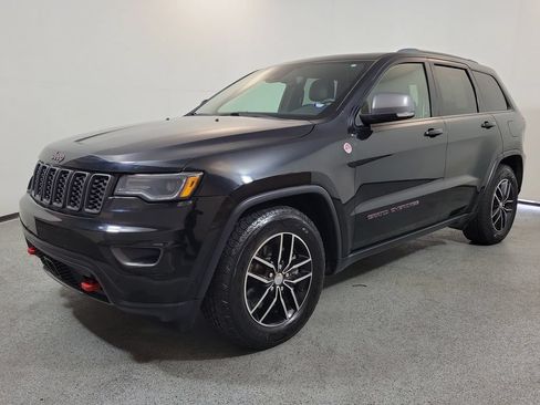 Used 2018 Jeep Grand Cherokee Trailhawk w/ Trailhawk Luxury Group AWD/4WD image 3