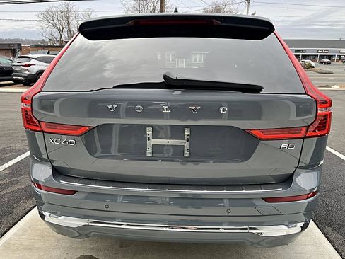Used 2023 Volvo XC60 B5 Plus w/ Protection Package Premier image 11