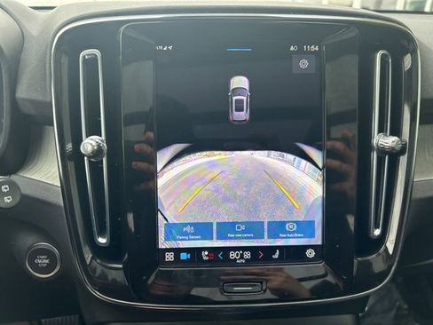 Certified 2025 Volvo XC40 B5 Core image 23