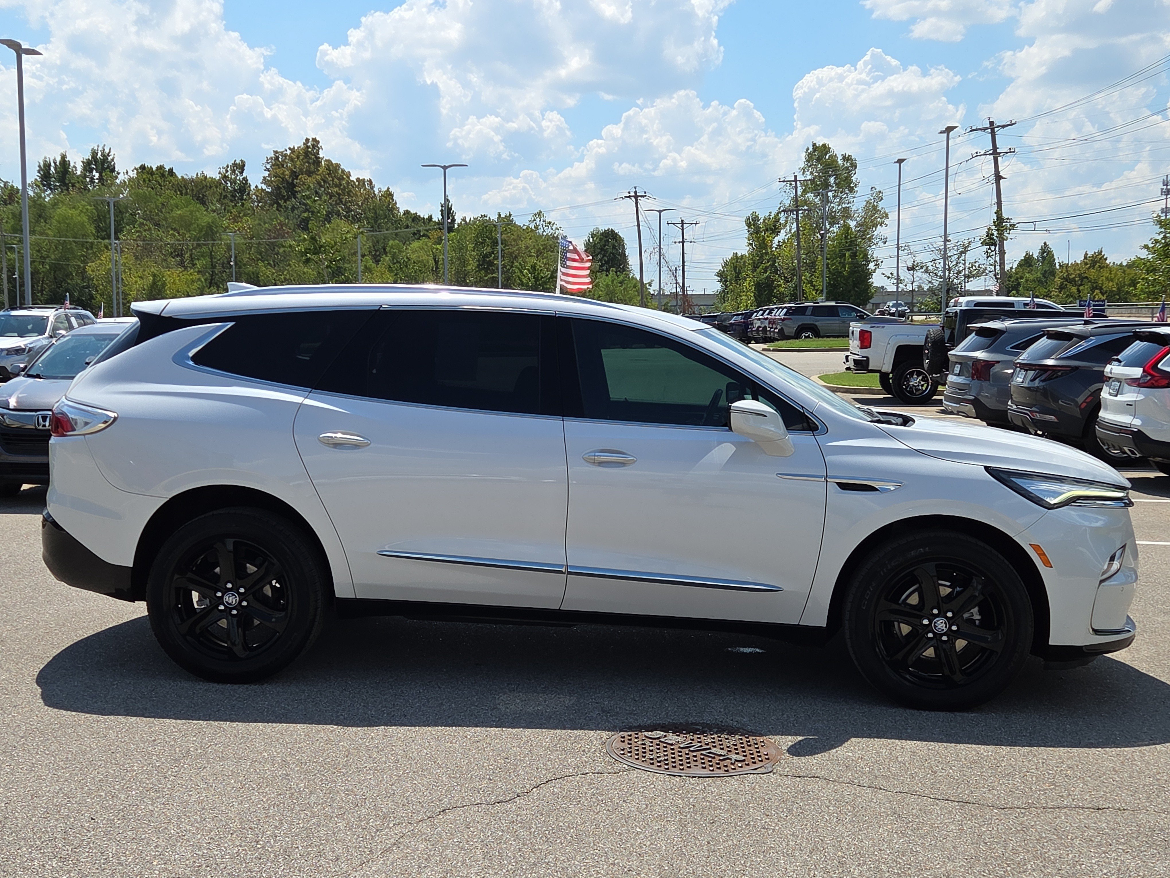 Used 2023 Buick Enclave Essence w/ Sport Touring Edition AWD/4WD image 2