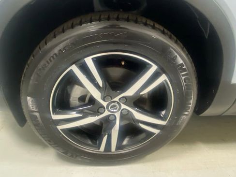 Used 2025 Volvo XC40 B5 Core image 5