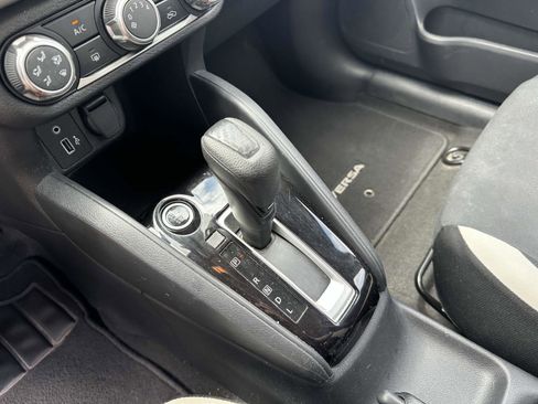 Used 2022 Nissan Versa SV image 26