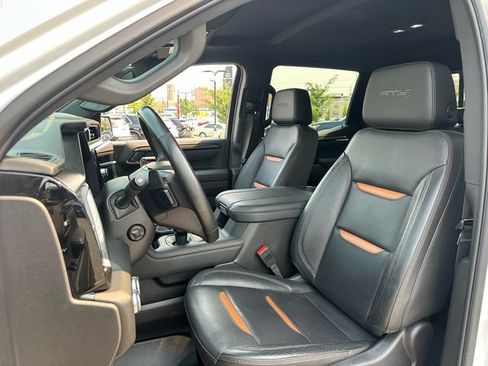 Used 2025 GMC Sierra 1500 AT4 w/ AT4 Premium Package AWD/4WD image 9