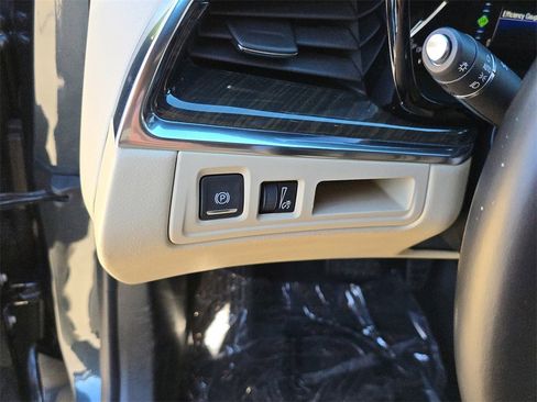 Used 2019 Cadillac XT5 FWD image 32