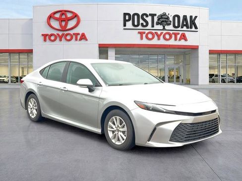 Used 2025 Toyota Camry LE FWD image 1