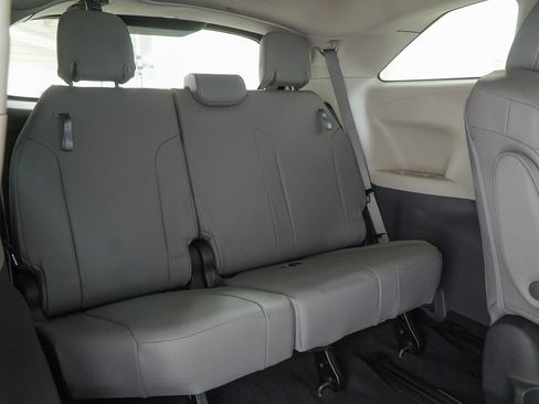 Used 2022 Toyota Sienna XLE AWD/4WD image 43
