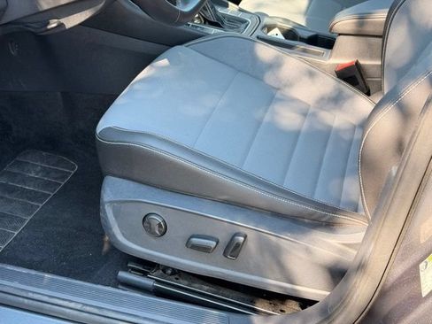 Used 2025 Volkswagen Jetta SE FWD image 22