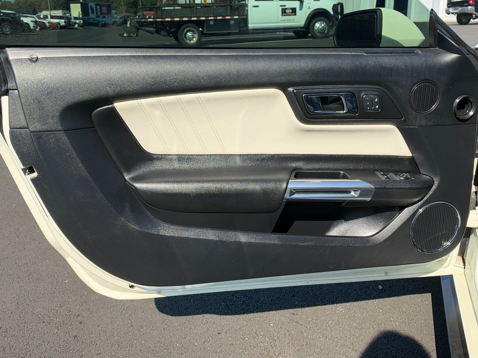 Used 2015 Ford Mustang 50 Years RWD image 10