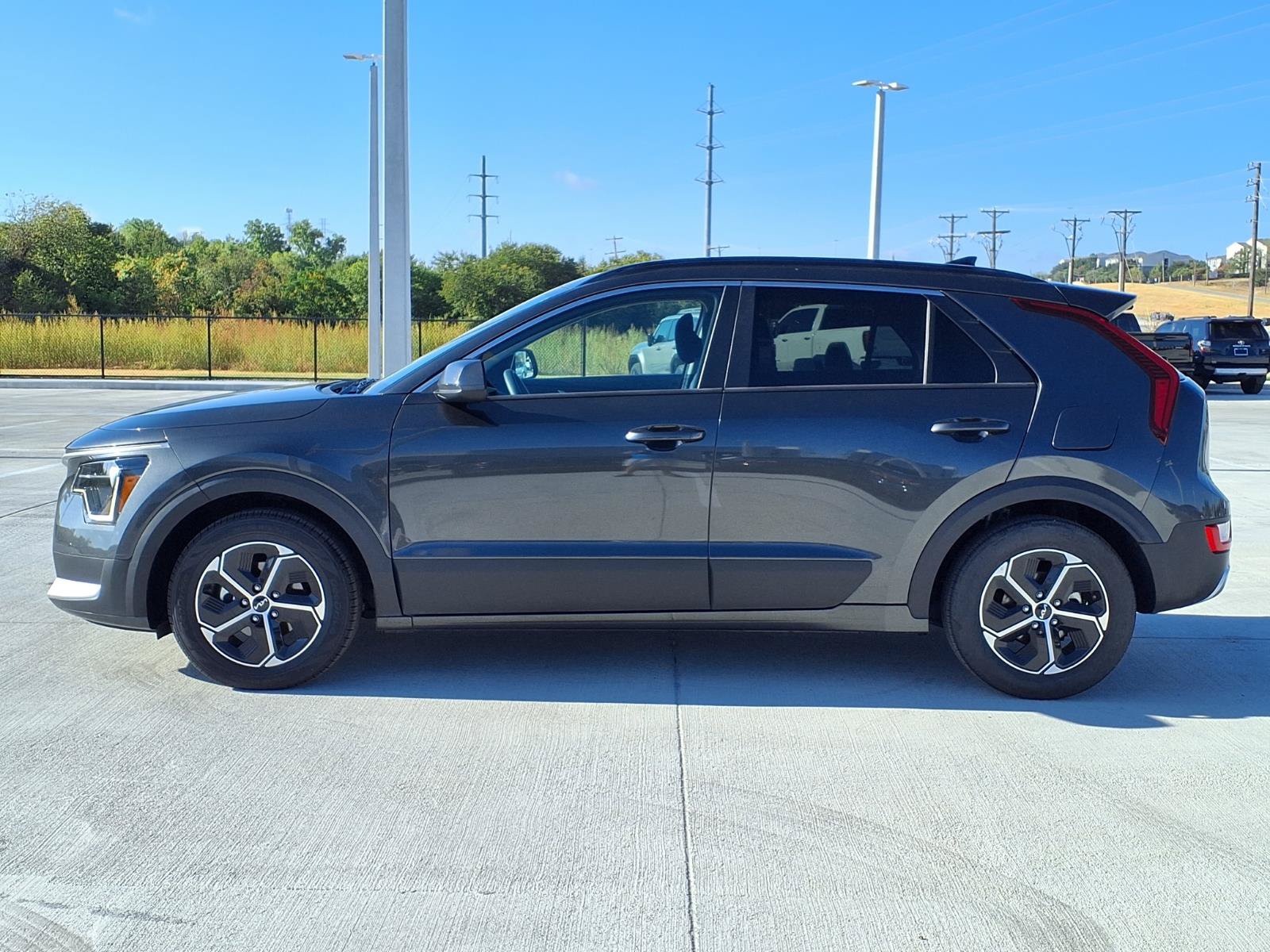Used 2025 Kia Niro LX FWD image 6
