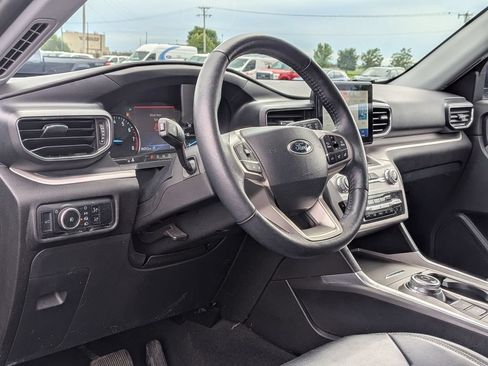 Used 2024 Ford Explorer XLT w/ Equipment Group 202A AWD/4WD image 9