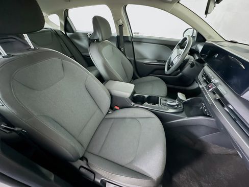 Used 2025 Kia K4 FWD image 31