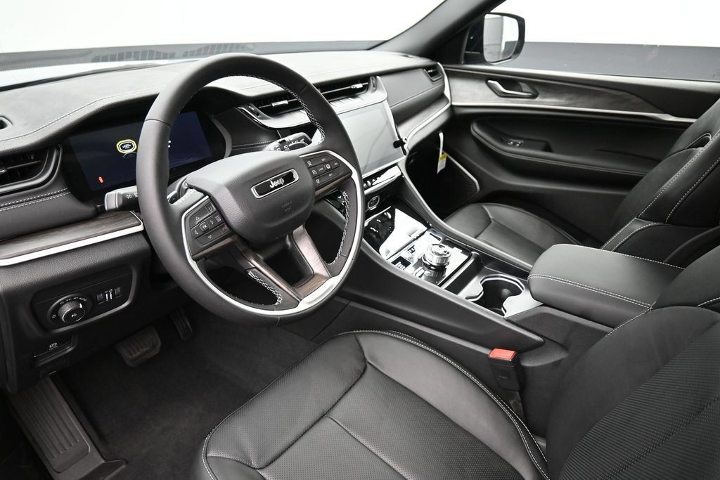 New 2027 Jeep Grand Cherokee Limited AWD/4WD image 22