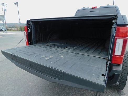 Used 2022 Ford F250 Platinum image 11