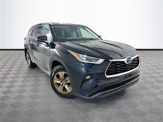 Certified 2022 Toyota Highlander Bronze Edition image 1