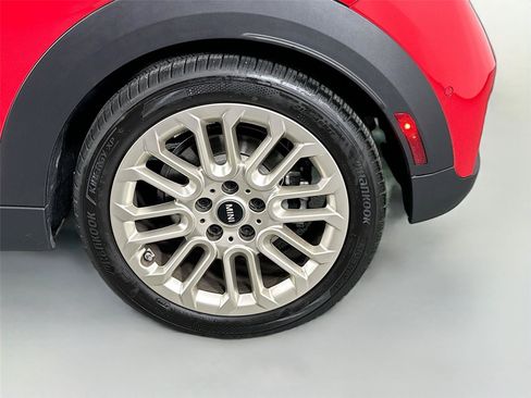 Certified 2025 MINI Cooper 2-Door Hardtop FWD image 29