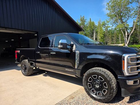Used 2023 Ford F250 Platinum AWD/4WD image 9