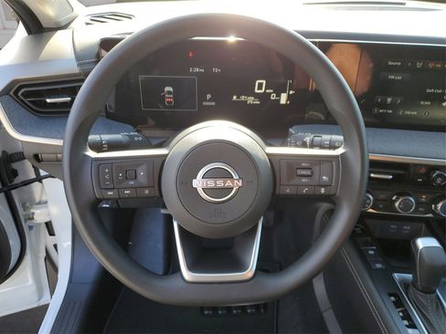 Used 2025 Nissan Kicks SV image 16