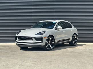 Used 2025 Porsche Macan image 1