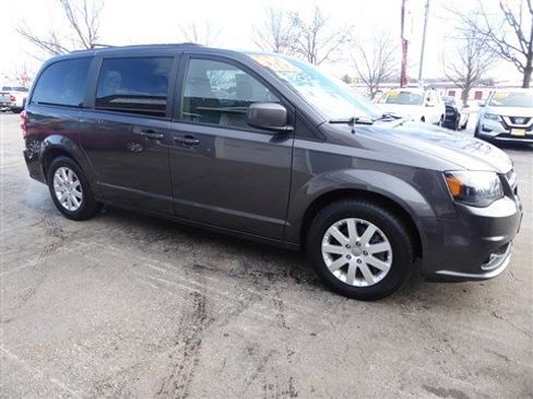 Used 2018 Dodge Grand Caravan SE image 5