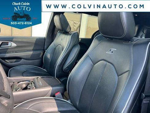 Used 2025 Chrysler Pacifica Limited FWD image 15