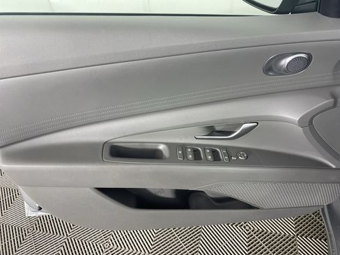 Used 2021 Hyundai Elantra SE FWD image 13